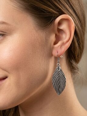 Source Unknown Oxidized Silver Tone Textured Leaf Drop Earrings Boho Chic